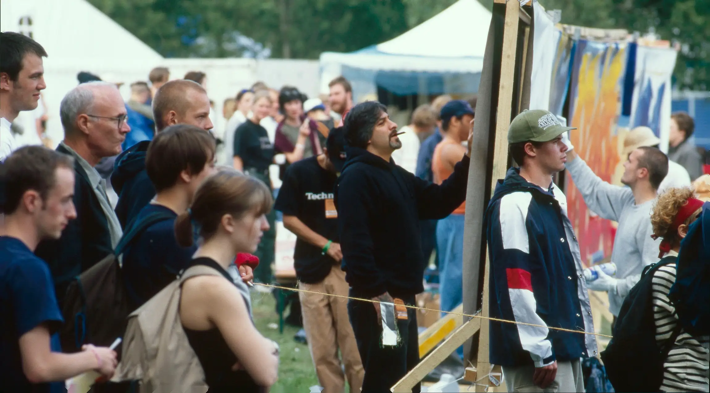 Seen painting in front of the crowd, Lida